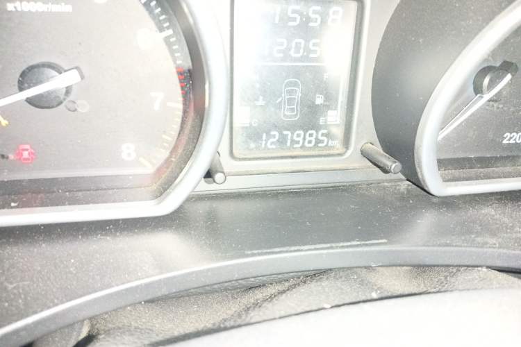 Used Zotye T600 2014 1.5T Manual Elite Edition Odometer Close Up