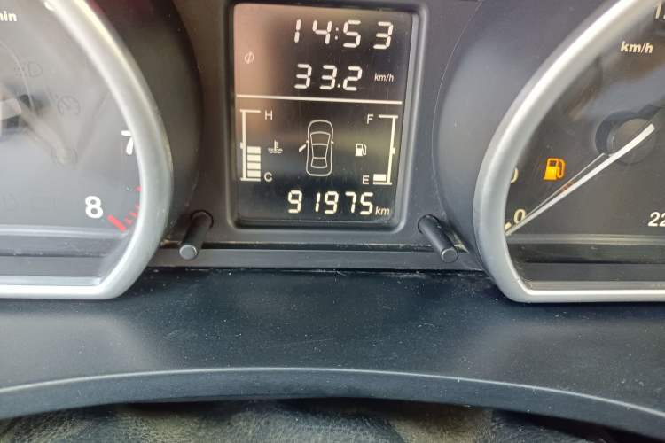 Used Zotye T600 2014 1.5T Manual Luxury Model Odometer Close Up