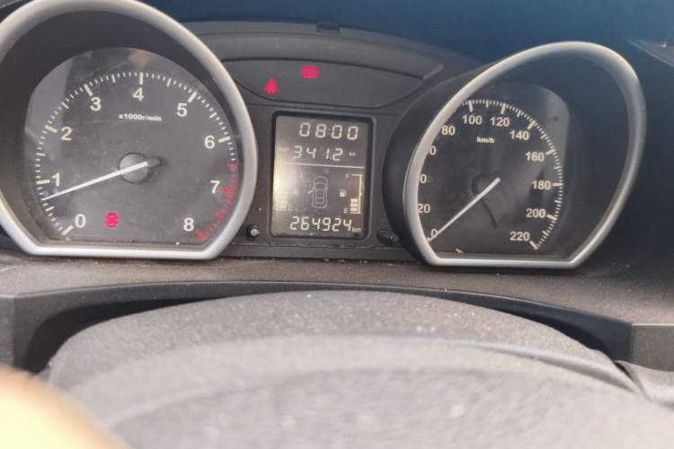 Used Zotye T600 2014 1.5T Manual Luxury Model Odometer Close Up