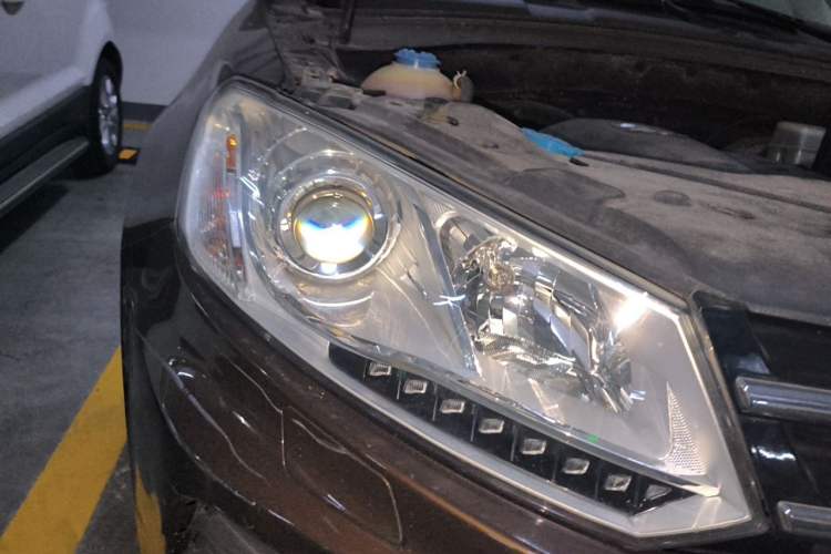 Used Zotye T600 2014 1.5T Manual Luxury Model Right Front Headlight
