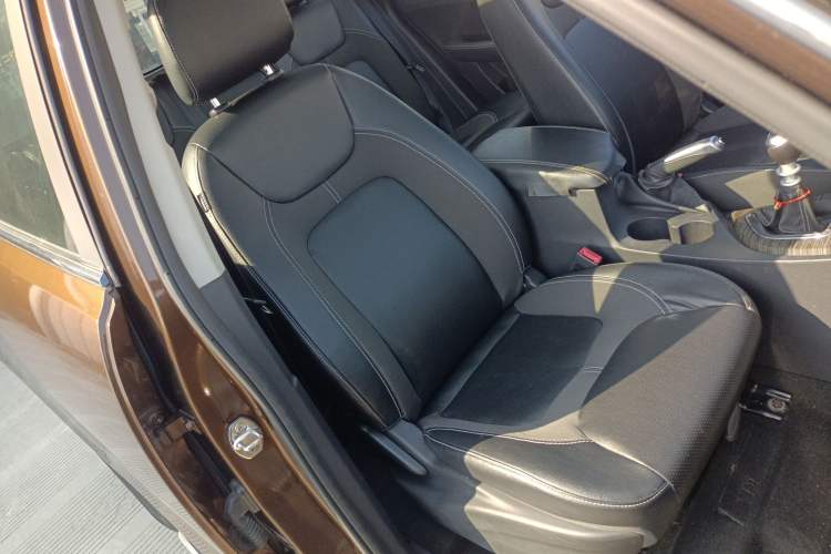 Used Zotye T600 2014 1.5T Manual Luxury Model Right Front Seat