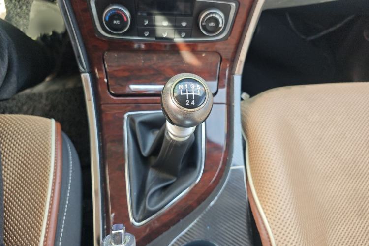 Used Zotye T600 2014 1.5T Manual Elite Edition Gear Lever