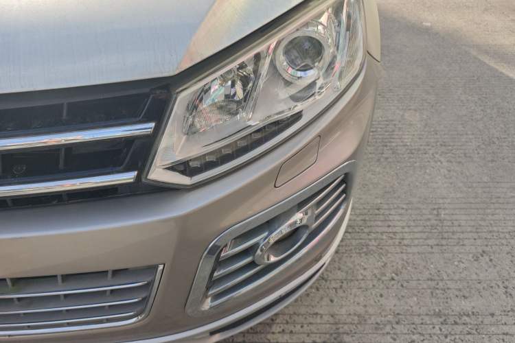 Used Zotye T600 2014 1.5T Manual Elite Edition Left Front Headlight