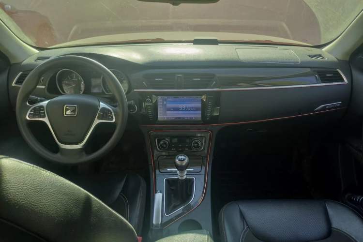 Used Zotye T600 2014 1.5T Manual Luxury Model Center Console