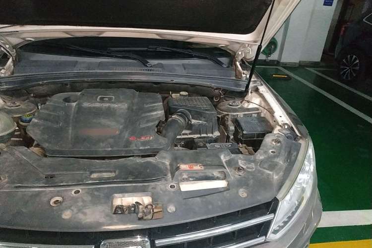 Used Zotye T600 2014 2.0T DCT Luxury Version Engine Bay Left