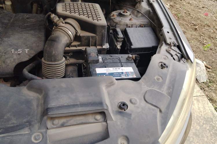 Used Zotye T600 2014 1.5T Manual Elite Edition Engine Bay Left