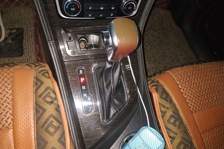 Used Zotye T600 2014 2.0T DCT Luxury Version Gear Lever