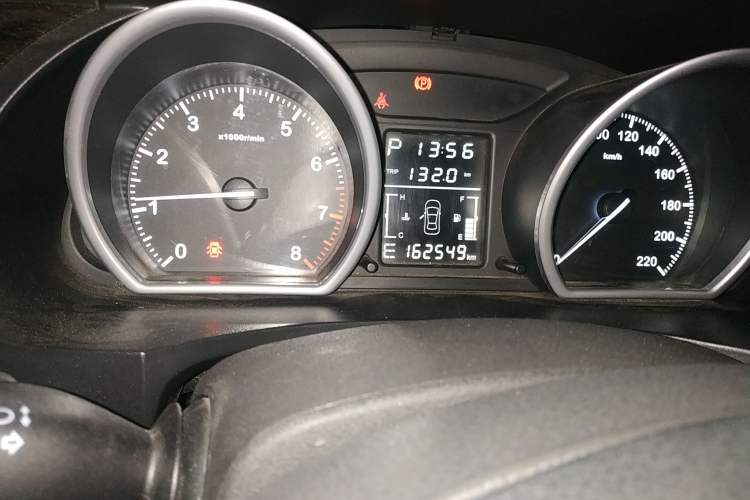 Used Zotye T600 2014 2.0T DCT Luxury Version Odometer Close Up