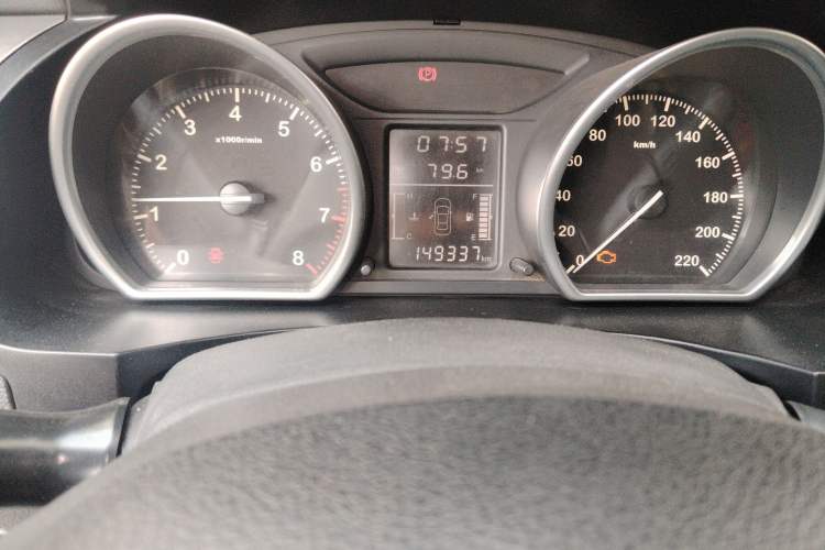 Used Zotye T600 2014 1.5T Manual Elite Edition Odometer Close Up
