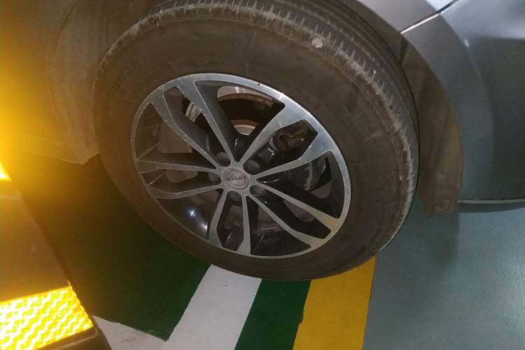 Used Zotye T600 2014 2.0T DCT Luxury Version Right Front Wheel Hub