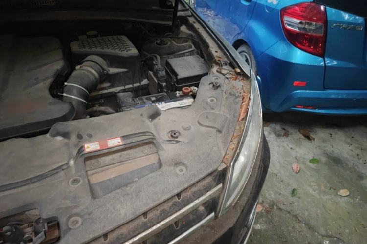 Used Zotye T600 2014 2.0T DCT Luxury Version Engine Bay Left