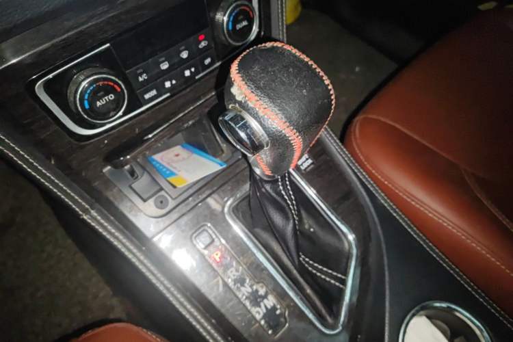 Used Zotye T600 2014 2.0T DCT Luxury Version Gear Lever