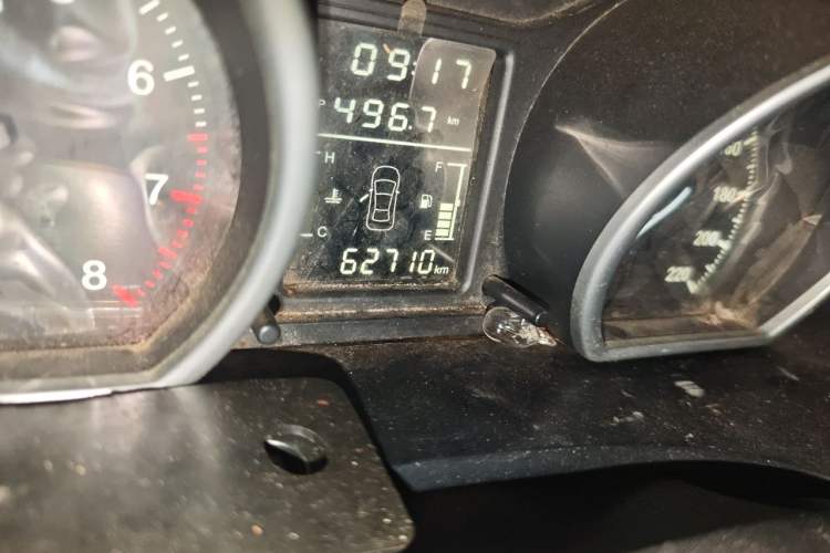 Used Zotye T600 2014 1.5T Manual Luxury Model Odometer Close Up
