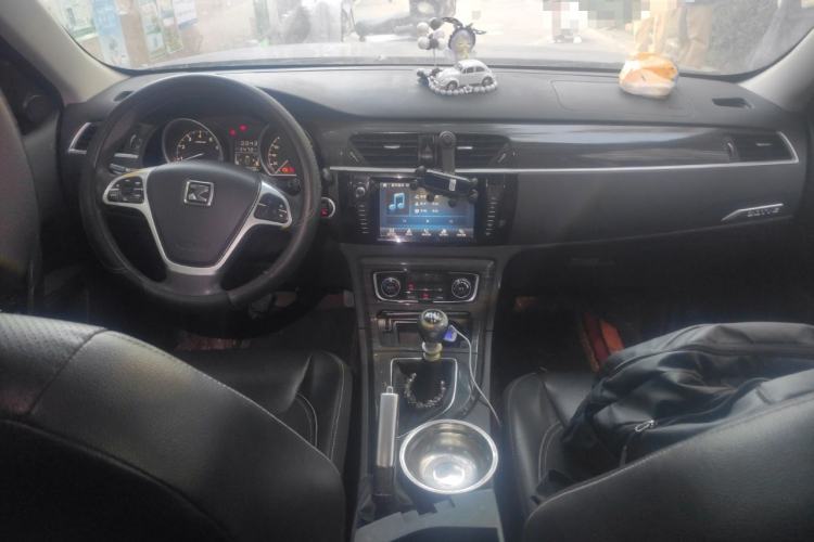 Used Zotye T600 2014 1.5T Manual Luxury Model Center Console