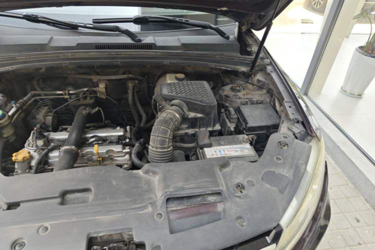 Used Zotye T600 2014 1.5T Manual Flagship Version Engine Bay Left