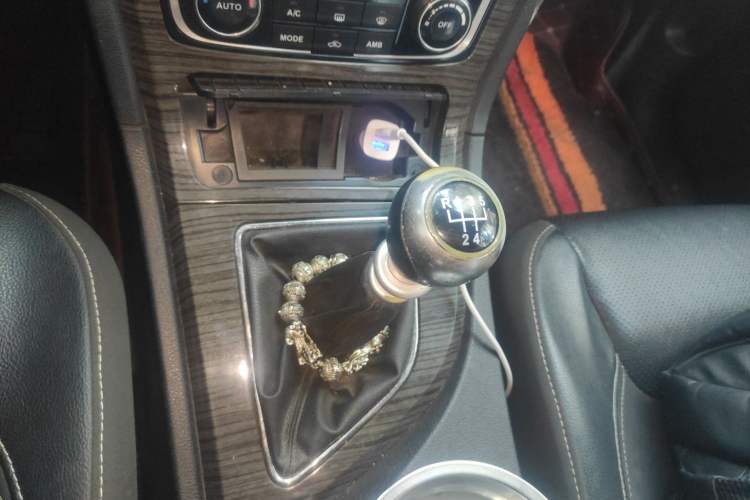 Used Zotye T600 2014 1.5T Manual Luxury Model Gear Lever