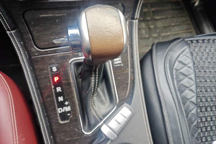 Used Zotye T600 2014 2.0T DCT Luxury Version Gear Lever