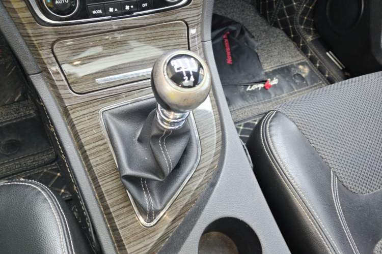 Used Zotye T600 2014 1.5T Manual Flagship Version Gear Lever
