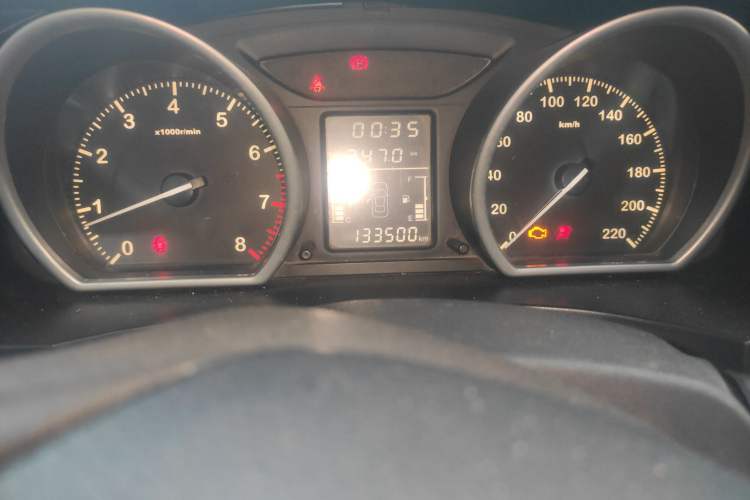 Used Zotye T600 2014 1.5T Manual Luxury Model Odometer Close Up