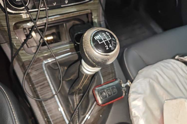 Used Zotye T600 2014 1.5T Manual Luxury Model Gear Lever