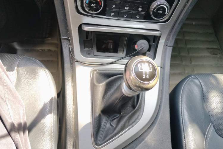 Used Zotye T600 2014 1.5T Manual Luxury Model Gear Lever