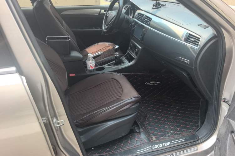 Used Zotye T600 2014 1.5T Manual Luxury Model Interior 3