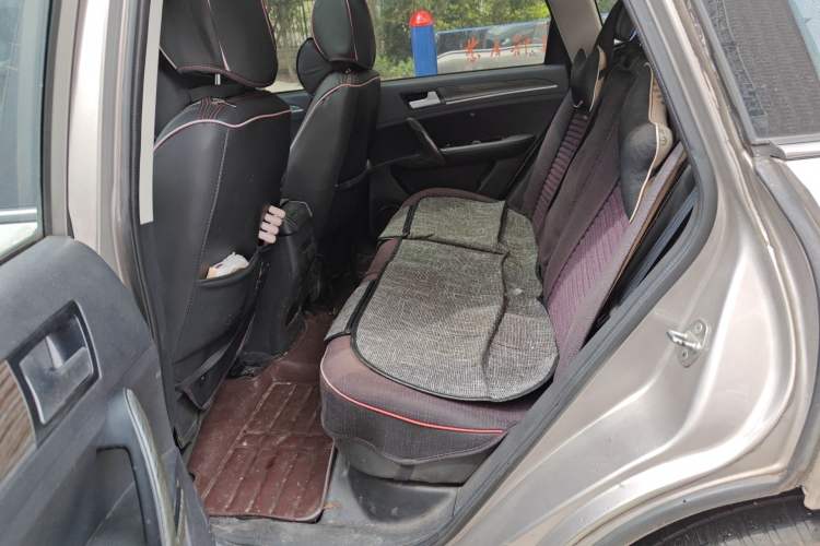 Used Zotye T600 2014 1.5T Manual Elite Edition Left Rear Seat