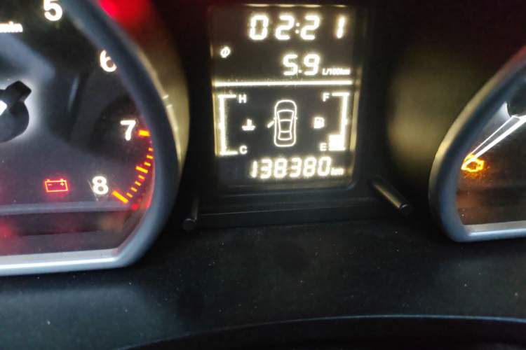 Used Zotye T600 2014 1.5T Manual Luxury Model Odometer Close Up