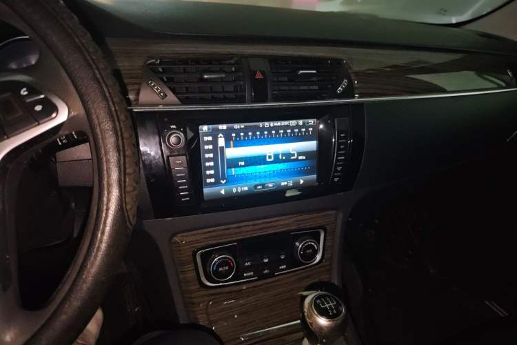 Used Zotye T600 2014 1.5T Manual Luxury Model Audio And AC Panel