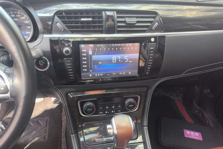Used Zotye T600 2014 2.0T DCT Luxury Version Audio And AC Panel