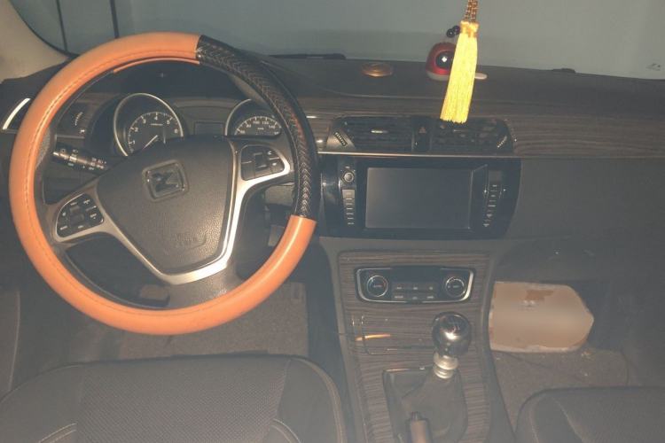 Used Zotye T600 2014 1.5T Manual Luxury Model Center Console