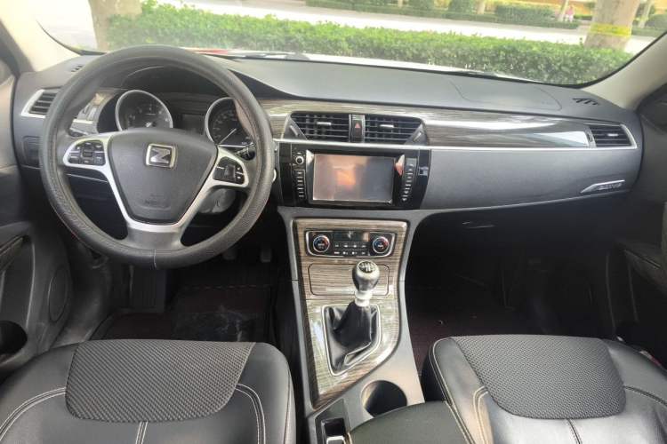 Used Zotye T600 2014 1.5T Manual Flagship Version Center Console