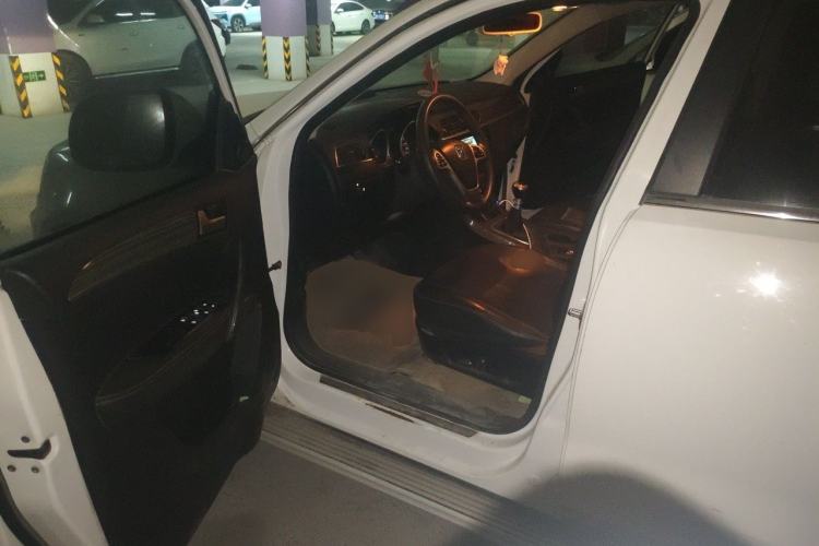 Used Zotye T600 2014 1.5T Manual Flagship Version Driver Seat