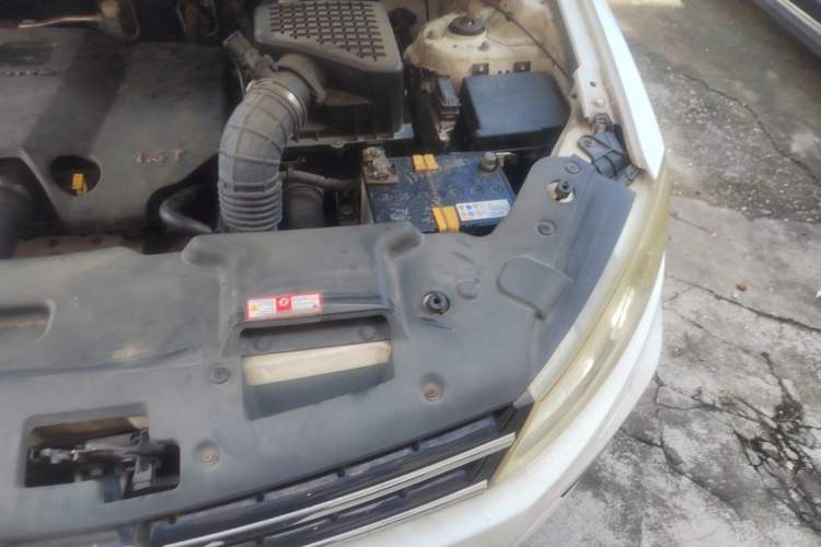 Used Zotye T600 2014 1.5T Manual Flagship Version Engine Bay Left
