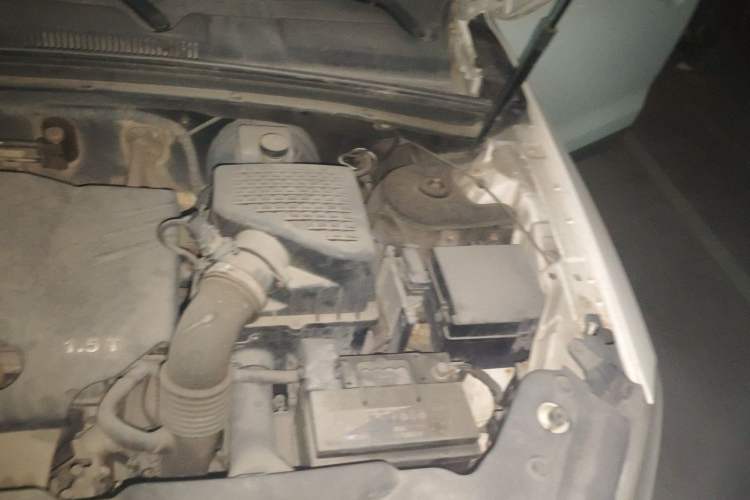 Used Zotye T600 2014 1.5T Manual Flagship Version Engine Bay Left