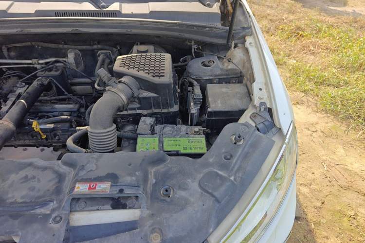 Used Zotye T600 2014 1.5T Manual Flagship Version Engine Bay Left