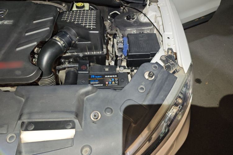 Used Zotye T600 2014 2.0T DCT Luxury Version Engine Bay Left