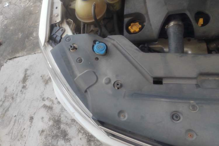 Used Zotye T600 2014 1.5T Manual Flagship Version Engine Bay Right