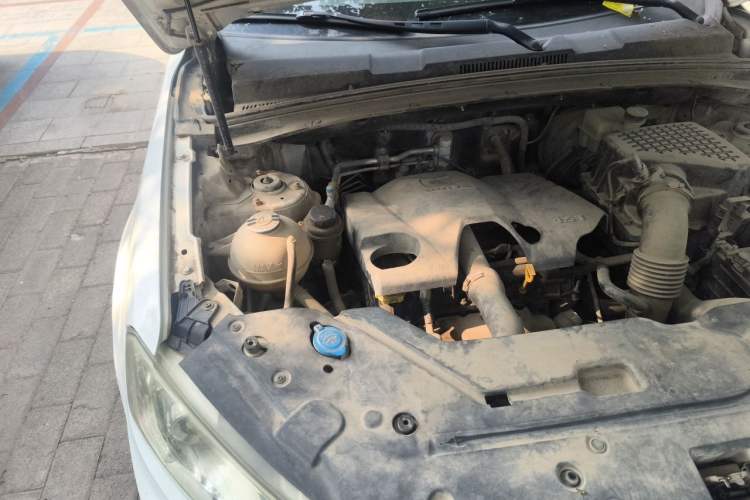 Used Zotye T600 2014 1.5T Manual Flagship Version Engine Bay Right
