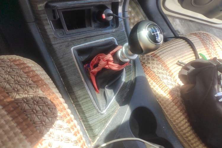 Used Zotye T600 2014 1.5T Manual Flagship Version Gear Lever