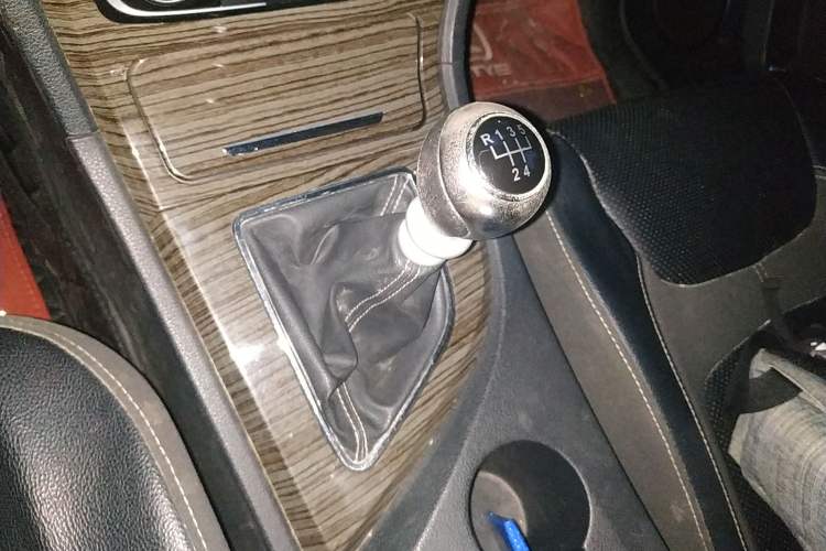 Used Zotye T600 2014 1.5T Manual Luxury Model Gear Lever