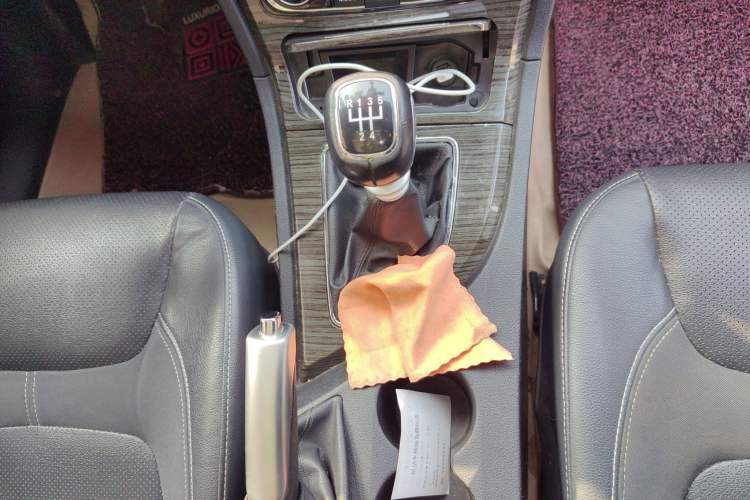 Used Zotye T600 2014 1.5T Manual Luxury Model Gear Lever