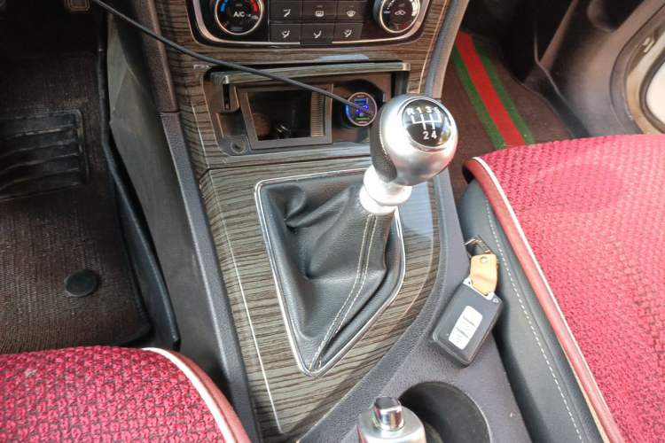 Used Zotye T600 2014 1.5T Manual Elite Edition Gear Lever