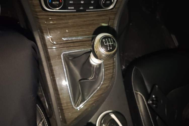 Used Zotye T600 2014 1.5T Manual Luxury Model Gear Lever