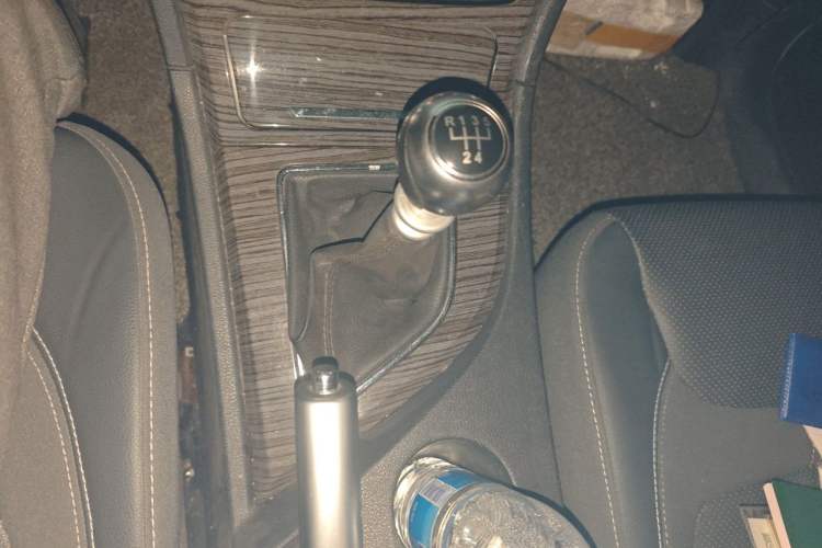 Used Zotye T600 2014 1.5T Manual Luxury Model Gear Lever