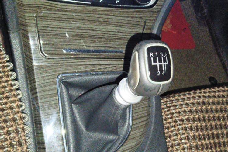 Used Zotye T600 2014 1.5T Manual Luxury Model Gear Lever