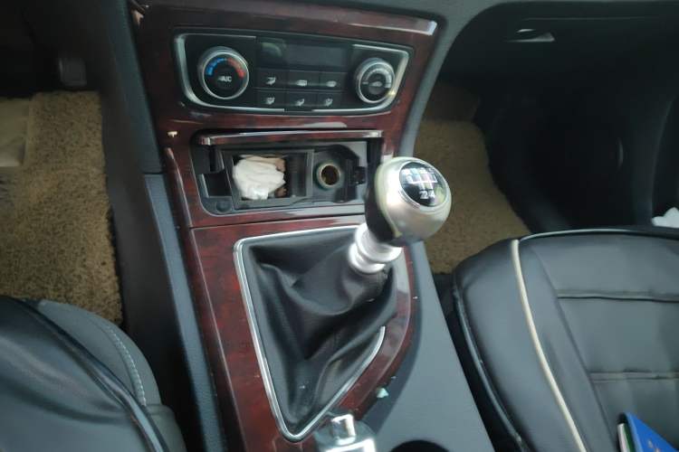 Used Zotye T600 2014 1.5T Manual Elite Edition Gear Lever