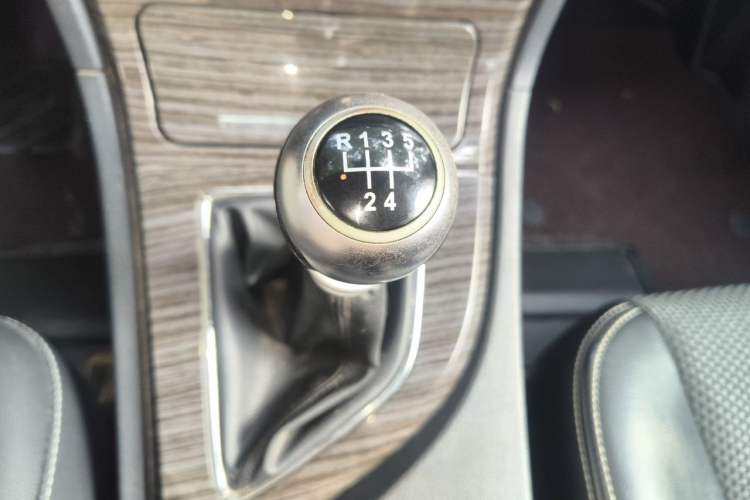 Used Zotye T600 2014 1.5T Manual Flagship Version Gear Lever