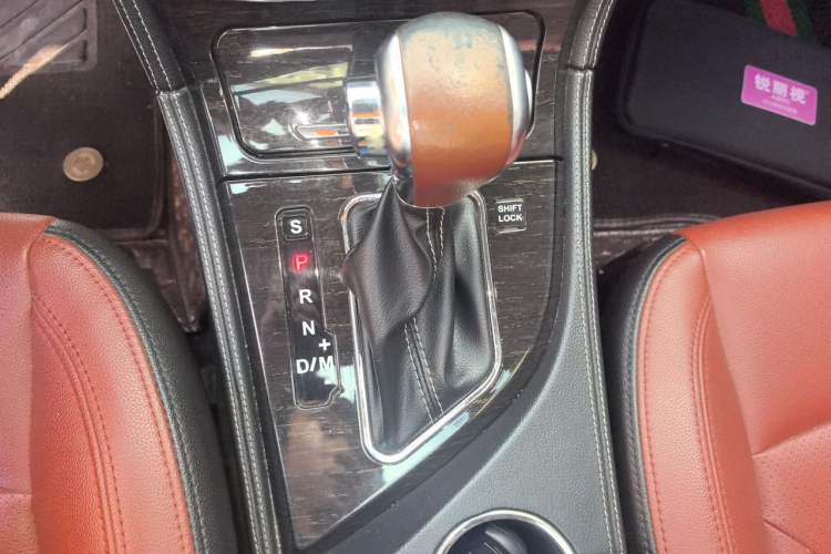 Used Zotye T600 2014 2.0T DCT Luxury Version Gear Lever