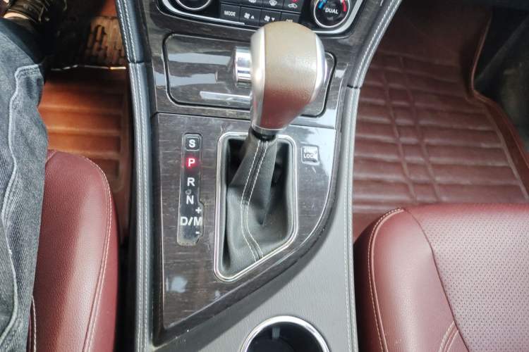 Used Zotye T600 2014 2.0T DCT Luxury Version Gear Lever